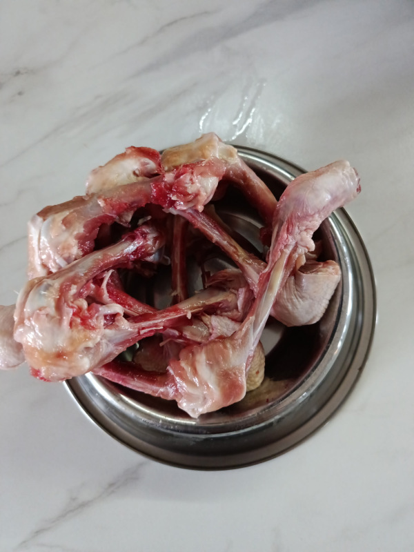 Kuracie kosti 1KG
