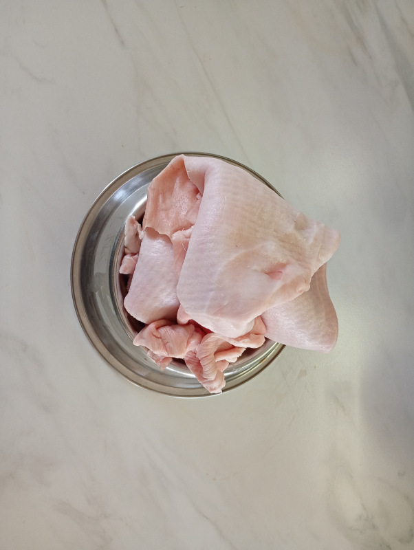 Bravčová koža 1KG